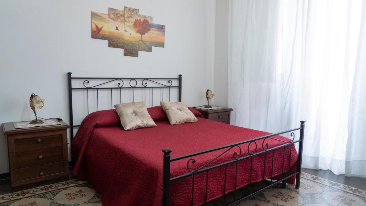 Mary'S Center House Apartment Катания Екстериор снимка